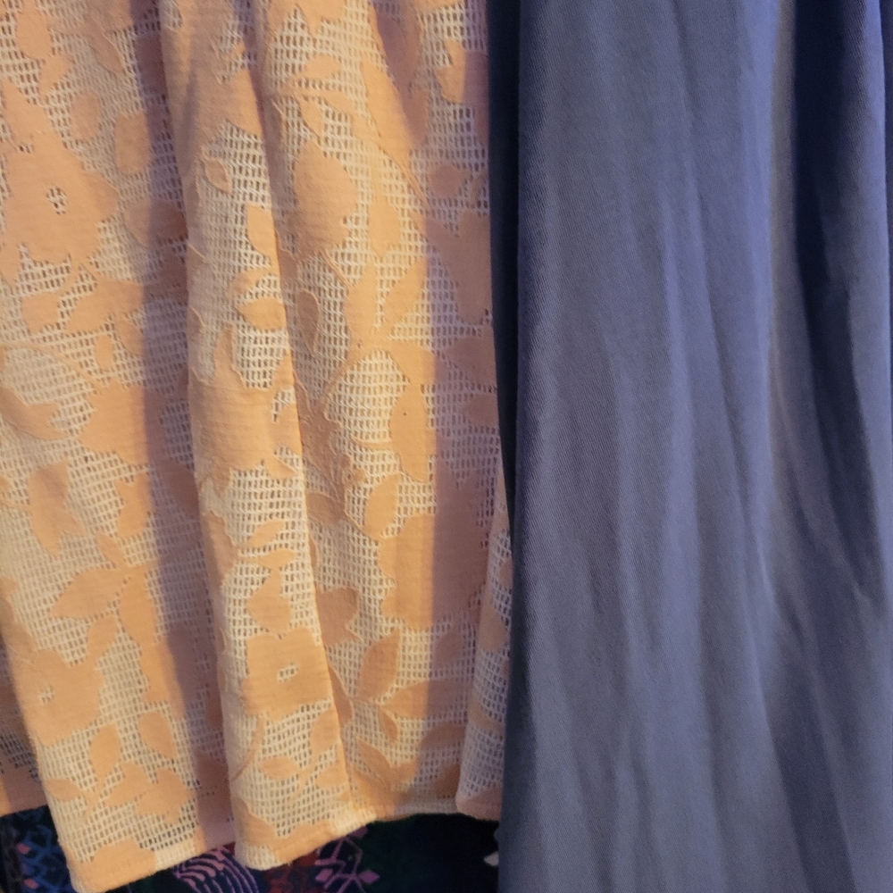 Torrid dresses two sizes 12 and 16 the 12 is kinda a big 12. And has pockets - Picture 3 of 9